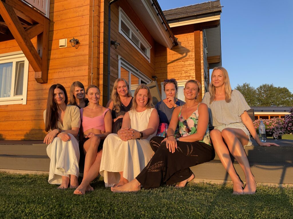 Karukella asendussuvila terrassil grupipilt