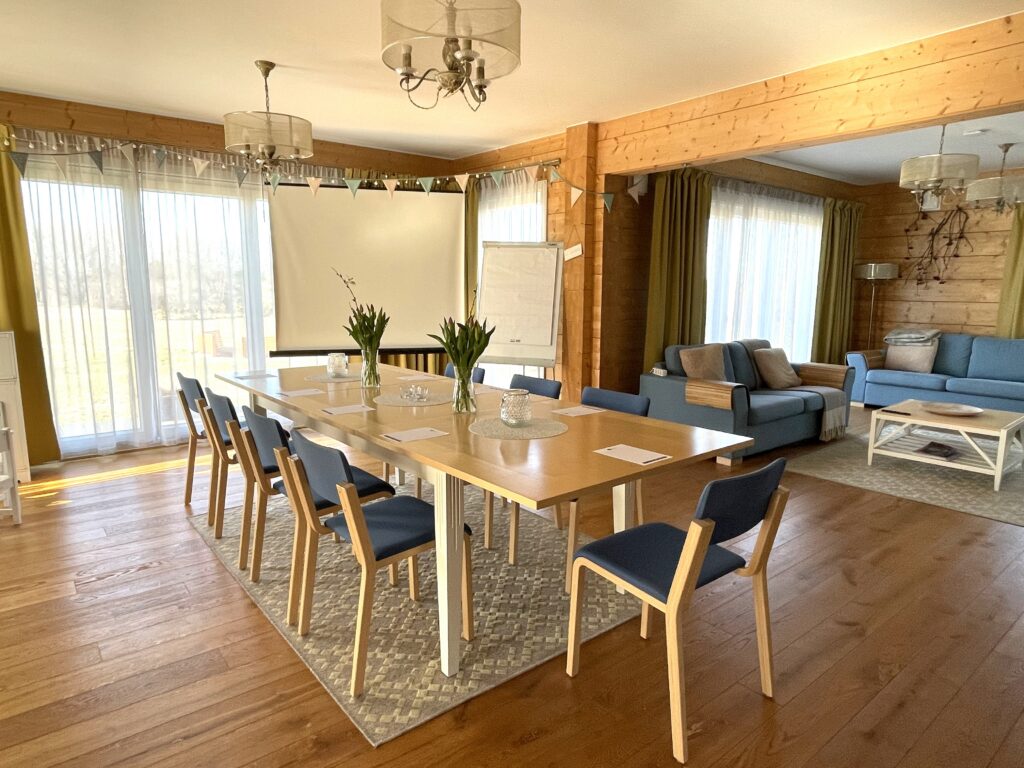 Karukella seminariruumi lauaring